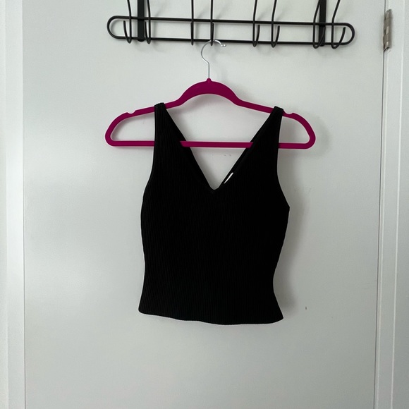 Aritzia Tops - Aritzia top